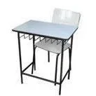 Mesa e cadeira escolar