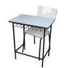 Mesa e cadeira escolar